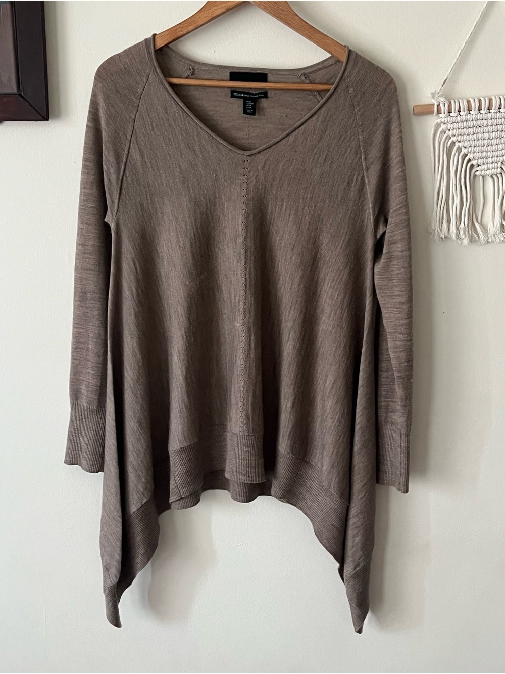 Cynthia Rowley Taupe V-Neck Merino wool oversized Sweater- Medium PtP 20 inch